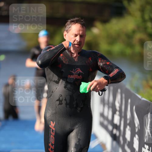 25.08.2024 - Elbe Triathlon Hamburg H.Heesch http://msf.ph/oto/6860969 25.08.2024 09:15:57 Schwimmen 363, 372, 409, 426 meine-sportfotos.de
