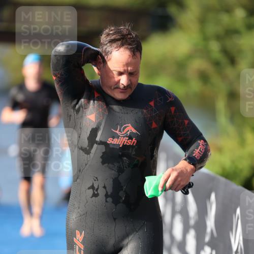 25.08.2024 - Elbe Triathlon Hamburg H.Heesch http://msf.ph/oto/6860977 25.08.2024 09:15:57 Schwimmen 363, 372, 409, 426 meine-sportfotos.de