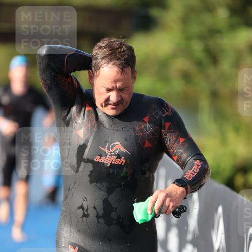 25.08.2024 - Elbe Triathlon Hamburg H.Heesch http://msf.ph/oto/6860995 25.08.2024 09:15:57 Schwimmen 363, 372, 409, 426 meine-sportfotos.de