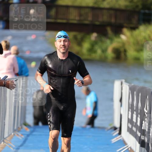 25.08.2024 - Elbe Triathlon Hamburg H.Heesch http://msf.ph/oto/6861010 25.08.2024 09:16:00 Schwimmen 363, 372, 409, 426 meine-sportfotos.de