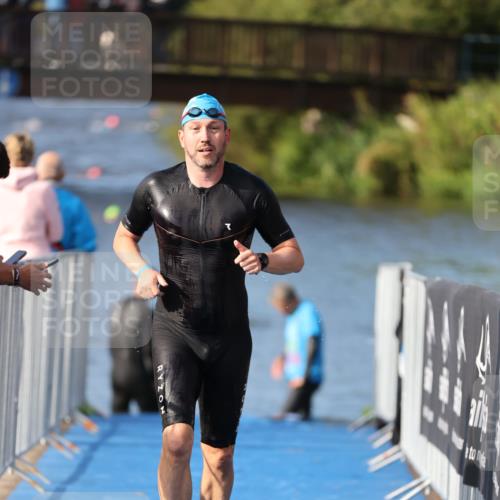 25.08.2024 - Elbe Triathlon Hamburg H.Heesch http://msf.ph/oto/6861015 25.08.2024 09:16:00 Schwimmen 363, 372, 409, 426 meine-sportfotos.de
