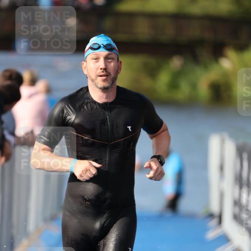 25.08.2024 - Elbe Triathlon Hamburg H.Heesch http://msf.ph/oto/6861038 25.08.2024 09:16:01 Schwimmen 363, 372, 409, 426 meine-sportfotos.de