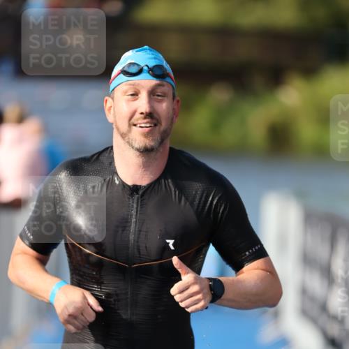 25.08.2024 - Elbe Triathlon Hamburg H.Heesch http://msf.ph/oto/6861080 25.08.2024 09:16:02 Schwimmen 363, 372, 409 meine-sportfotos.de