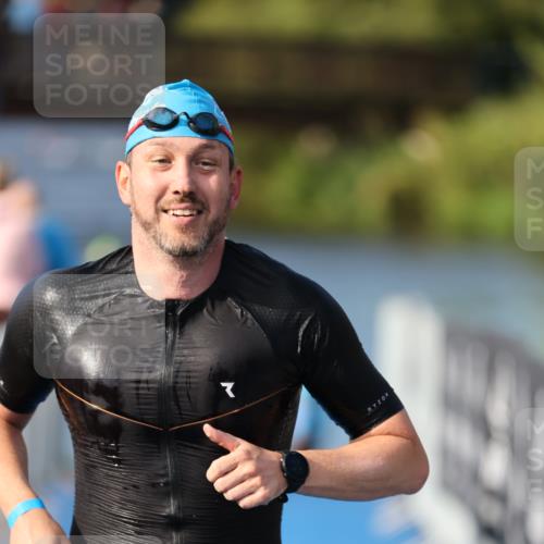 25.08.2024 - Elbe Triathlon Hamburg H.Heesch http://msf.ph/oto/6861093 25.08.2024 09:16:03 Schwimmen 363, 372, 409 meine-sportfotos.de