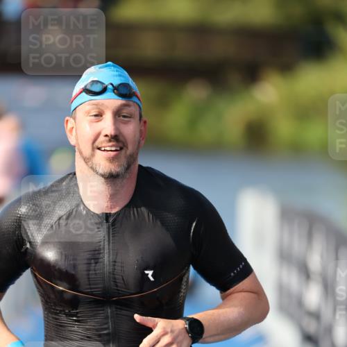 25.08.2024 - Elbe Triathlon Hamburg H.Heesch http://msf.ph/oto/6861095 25.08.2024 09:16:03 Schwimmen 363, 372, 409 meine-sportfotos.de