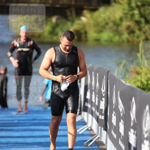 25.08.2024 - Elbe Triathlon Hamburg H.Heesch http://msf.ph/oto/6861109 25.08.2024 09:16:36 Schwimmen 390 meine-sportfotos.de