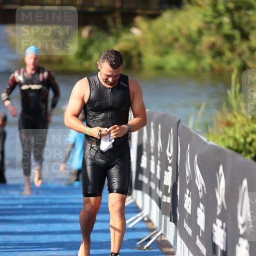 25.08.2024 - Elbe Triathlon Hamburg H.Heesch http://msf.ph/oto/6861117 25.08.2024 09:16:36 Schwimmen 390 meine-sportfotos.de