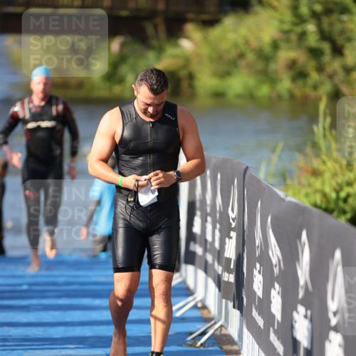 25.08.2024 - Elbe Triathlon Hamburg H.Heesch http://msf.ph/oto/6861119 25.08.2024 09:16:36 Schwimmen 390 meine-sportfotos.de