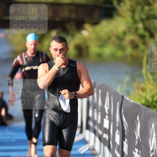 25.08.2024 - Elbe Triathlon Hamburg H.Heesch http://msf.ph/oto/6861131 25.08.2024 09:16:38 Schwimmen 390 meine-sportfotos.de
