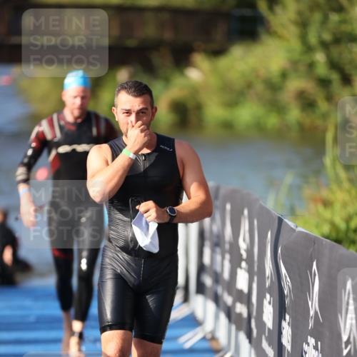 25.08.2024 - Elbe Triathlon Hamburg H.Heesch http://msf.ph/oto/6861135 25.08.2024 09:16:38 Schwimmen 390 meine-sportfotos.de