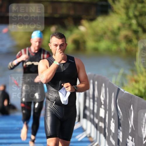 25.08.2024 - Elbe Triathlon Hamburg H.Heesch http://msf.ph/oto/6861150 25.08.2024 09:16:39 Schwimmen 390 meine-sportfotos.de