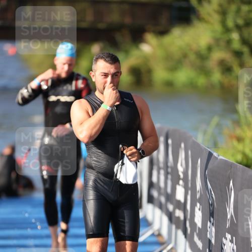 25.08.2024 - Elbe Triathlon Hamburg H.Heesch http://msf.ph/oto/6861162 25.08.2024 09:16:39 Schwimmen 390 meine-sportfotos.de