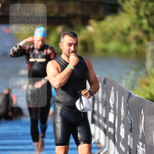 25.08.2024 - Elbe Triathlon Hamburg H.Heesch http://msf.ph/oto/6861170 25.08.2024 09:16:39 Schwimmen 390 meine-sportfotos.de