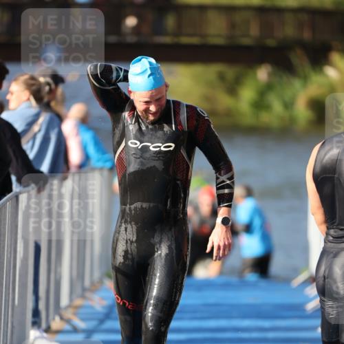 25.08.2024 - Elbe Triathlon Hamburg H.Heesch http://msf.ph/oto/6861175 25.08.2024 09:16:40 Schwimmen 390 meine-sportfotos.de