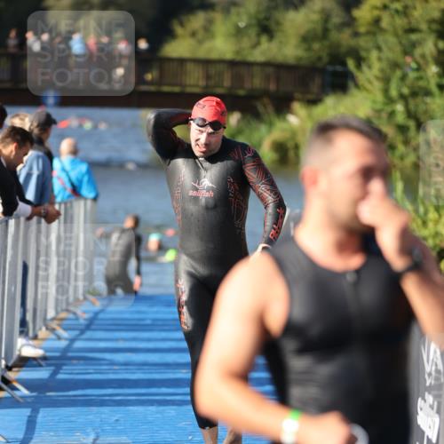 25.08.2024 - Elbe Triathlon Hamburg H.Heesch http://msf.ph/oto/6861252 25.08.2024 09:16:51 Schwimmen 347, 387, 390 meine-sportfotos.de