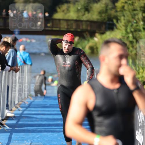 25.08.2024 - Elbe Triathlon Hamburg H.Heesch http://msf.ph/oto/6861257 25.08.2024 09:16:51 Schwimmen 347, 387, 390 meine-sportfotos.de