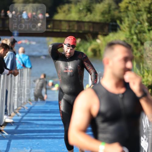 25.08.2024 - Elbe Triathlon Hamburg H.Heesch http://msf.ph/oto/6861260 25.08.2024 09:16:51 Schwimmen 347, 387, 390 meine-sportfotos.de