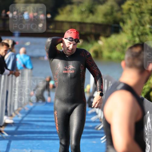 25.08.2024 - Elbe Triathlon Hamburg H.Heesch http://msf.ph/oto/6861267 25.08.2024 09:16:52 Schwimmen 347, 387, 390 meine-sportfotos.de