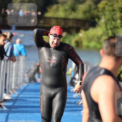 25.08.2024 - Elbe Triathlon Hamburg H.Heesch http://msf.ph/oto/6861280 25.08.2024 09:16:52 Schwimmen 347, 387, 390 meine-sportfotos.de