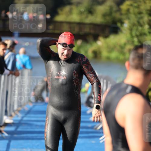 25.08.2024 - Elbe Triathlon Hamburg H.Heesch http://msf.ph/oto/6861288 25.08.2024 09:16:52 Schwimmen 347, 387, 390 meine-sportfotos.de