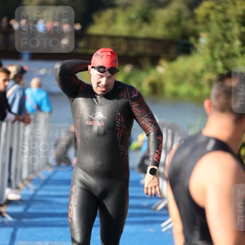 25.08.2024 - Elbe Triathlon Hamburg H.Heesch http://msf.ph/oto/6861292 25.08.2024 09:16:52 Schwimmen 347, 387, 390 meine-sportfotos.de