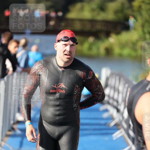 25.08.2024 - Elbe Triathlon Hamburg H.Heesch http://msf.ph/oto/6861308 25.08.2024 09:16:53 Schwimmen 347, 387, 390 meine-sportfotos.de