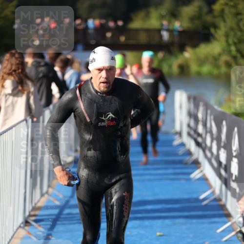 25.08.2024 - Elbe Triathlon Hamburg H.Heesch http://msf.ph/oto/6861355 25.08.2024 09:17:12 Schwimmen 304, 307, 347, 370, 378, 387, 417, 434 meine-sportfotos.de
