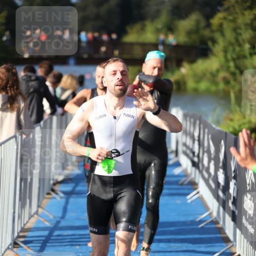 25.08.2024 - Elbe Triathlon Hamburg H.Heesch http://msf.ph/oto/6861377 25.08.2024 09:17:15 Schwimmen 304, 307, 347, 370, 378, 387, 417, 434 meine-sportfotos.de