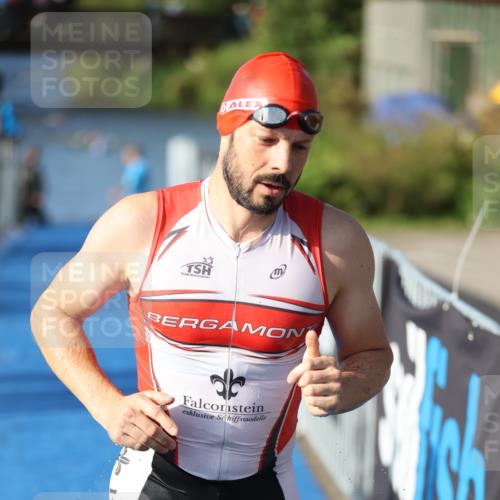 25.08.2024 - Elbe Triathlon Hamburg H.Heesch http://msf.ph/oto/6861427 25.08.2024 09:17:19 Schwimmen 304, 307, 347, 370, 378, 417, 434 meine-sportfotos.de
