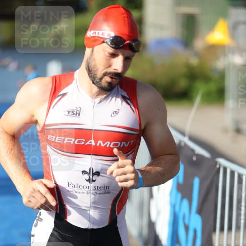 25.08.2024 - Elbe Triathlon Hamburg H.Heesch http://msf.ph/oto/6861436 25.08.2024 09:17:19 Schwimmen 304, 307, 347, 370, 378, 417, 434 meine-sportfotos.de