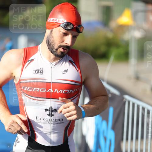 25.08.2024 - Elbe Triathlon Hamburg H.Heesch http://msf.ph/oto/6861439 25.08.2024 09:17:19 Schwimmen 304, 307, 347, 370, 378, 417, 434 meine-sportfotos.de