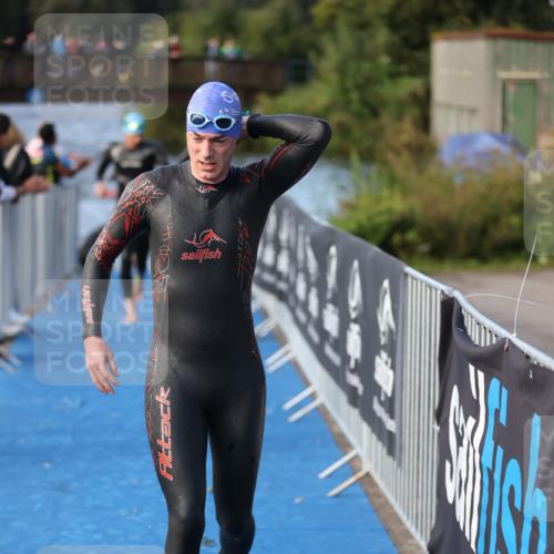 25.08.2024 - Elbe Triathlon Hamburg H.Heesch http://msf.ph/oto/6861458 25.08.2024 09:17:54 Schwimmen 381, 421 meine-sportfotos.de
