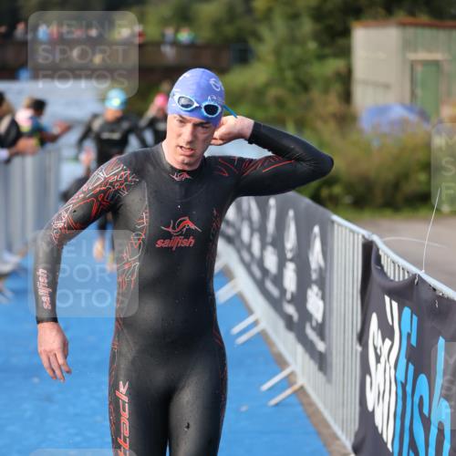 25.08.2024 - Elbe Triathlon Hamburg H.Heesch http://msf.ph/oto/6861474 25.08.2024 09:17:54 Schwimmen 381, 421 meine-sportfotos.de
