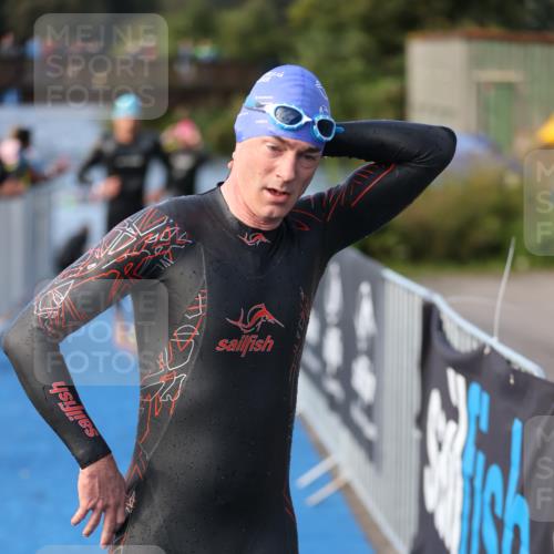 25.08.2024 - Elbe Triathlon Hamburg H.Heesch http://msf.ph/oto/6861489 25.08.2024 09:17:55 Schwimmen 381, 421, 435 meine-sportfotos.de