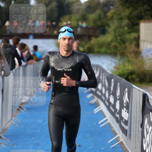 25.08.2024 - Elbe Triathlon Hamburg H.Heesch http://msf.ph/oto/6861511 25.08.2024 09:17:58 Schwimmen 361, 381, 384, 421, 435 meine-sportfotos.de