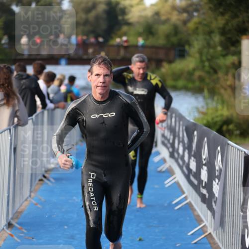 25.08.2024 - Elbe Triathlon Hamburg H.Heesch http://msf.ph/oto/6861533 25.08.2024 09:18:02 Schwimmen 361, 381, 384, 388, 421, 435 meine-sportfotos.de