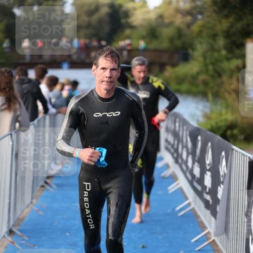 25.08.2024 - Elbe Triathlon Hamburg H.Heesch http://msf.ph/oto/6861551 25.08.2024 09:18:02 Schwimmen 361, 381, 384, 388, 421, 435 meine-sportfotos.de