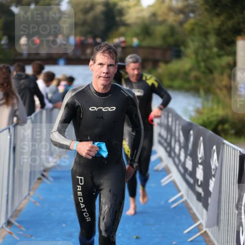 25.08.2024 - Elbe Triathlon Hamburg H.Heesch http://msf.ph/oto/6861555 25.08.2024 09:18:02 Schwimmen 361, 381, 384, 388, 421, 435 meine-sportfotos.de