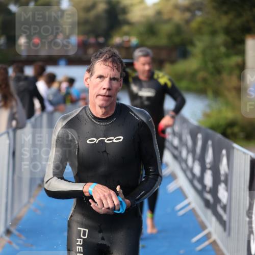 25.08.2024 - Elbe Triathlon Hamburg H.Heesch http://msf.ph/oto/6861575 25.08.2024 09:18:03 Schwimmen 361, 368, 381, 384, 388, 421, 435 meine-sportfotos.de