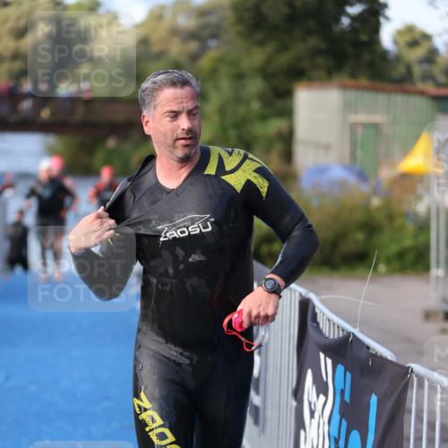 25.08.2024 - Elbe Triathlon Hamburg H.Heesch http://msf.ph/oto/6861579 25.08.2024 09:18:05 Schwimmen 361, 368, 381, 384, 388, 421, 435 meine-sportfotos.de