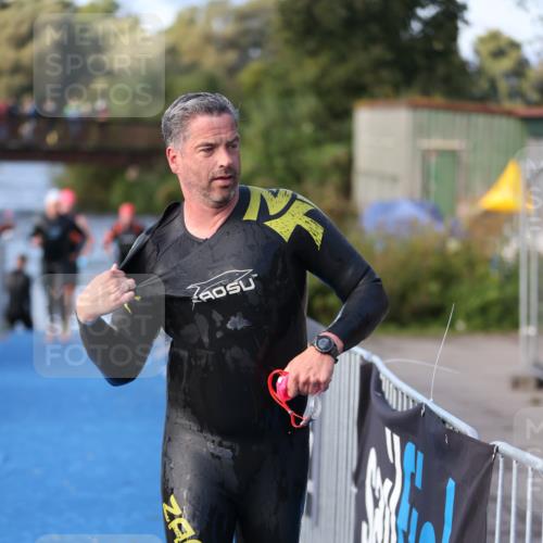 25.08.2024 - Elbe Triathlon Hamburg H.Heesch http://msf.ph/oto/6861583 25.08.2024 09:18:05 Schwimmen 361, 368, 381, 384, 388, 421, 435 meine-sportfotos.de