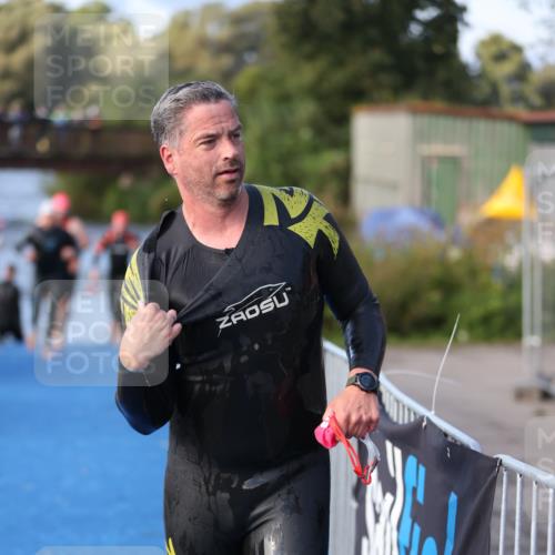 25.08.2024 - Elbe Triathlon Hamburg H.Heesch http://msf.ph/oto/6861600 25.08.2024 09:18:05 Schwimmen 361, 368, 381, 384, 388, 421, 435 meine-sportfotos.de