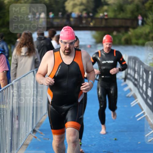 25.08.2024 - Elbe Triathlon Hamburg H.Heesch http://msf.ph/oto/6861625 25.08.2024 09:18:12 Schwimmen 361, 368, 384, 388, 421, 435 meine-sportfotos.de