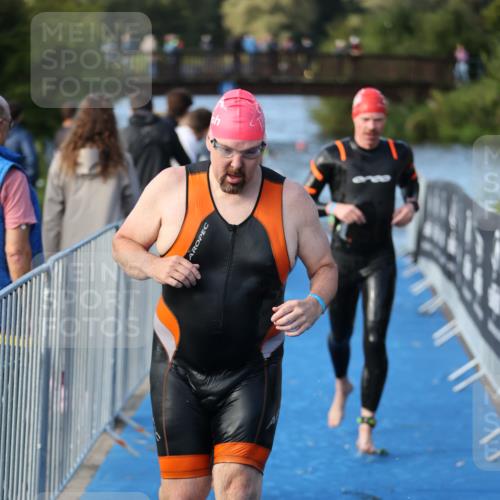 25.08.2024 - Elbe Triathlon Hamburg H.Heesch http://msf.ph/oto/6861641 25.08.2024 09:18:12 Schwimmen 361, 368, 384, 388, 421, 435 meine-sportfotos.de