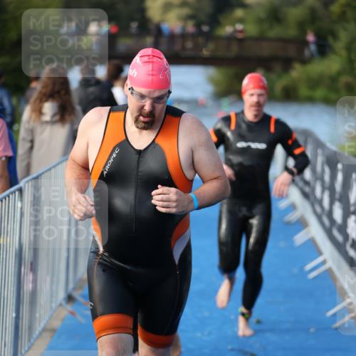 25.08.2024 - Elbe Triathlon Hamburg H.Heesch http://msf.ph/oto/6861657 25.08.2024 09:18:12 Schwimmen 361, 368, 384, 388, 421, 435 meine-sportfotos.de