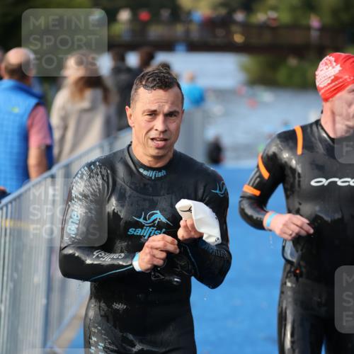 25.08.2024 - Elbe Triathlon Hamburg H.Heesch http://msf.ph/oto/6861691 25.08.2024 09:18:14 Schwimmen 333, 361, 368, 384, 388, 421, 435 meine-sportfotos.de