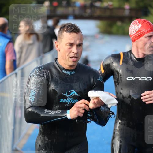 25.08.2024 - Elbe Triathlon Hamburg H.Heesch http://msf.ph/oto/6861707 25.08.2024 09:18:14 Schwimmen 333, 361, 368, 384, 388, 421, 435 meine-sportfotos.de