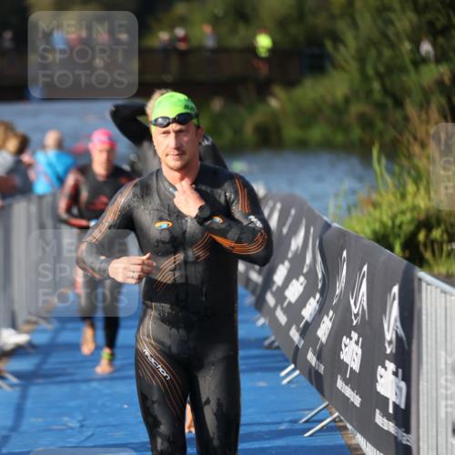 25.08.2024 - Elbe Triathlon Hamburg H.Heesch http://msf.ph/oto/6861728 25.08.2024 09:18:28 Schwimmen 333, 341, 357, 361, 368, 374, 384, 388, 406, 418, 435 meine-sportfotos.de