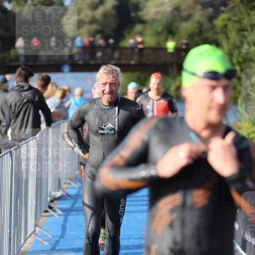 25.08.2024 - Elbe Triathlon Hamburg H.Heesch http://msf.ph/oto/6861731 25.08.2024 09:18:30 Schwimmen 333, 341, 357, 361, 368, 374, 384, 388, 406, 418, 435 meine-sportfotos.de