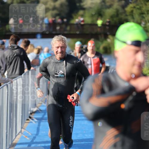 25.08.2024 - Elbe Triathlon Hamburg H.Heesch http://msf.ph/oto/6861741 25.08.2024 09:18:30 Schwimmen 333, 341, 357, 361, 368, 374, 384, 388, 406, 418, 435 meine-sportfotos.de